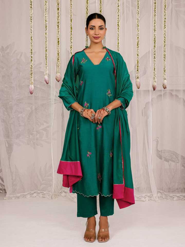 Emerald Green Straight Kurta Set With Floral Embroidery