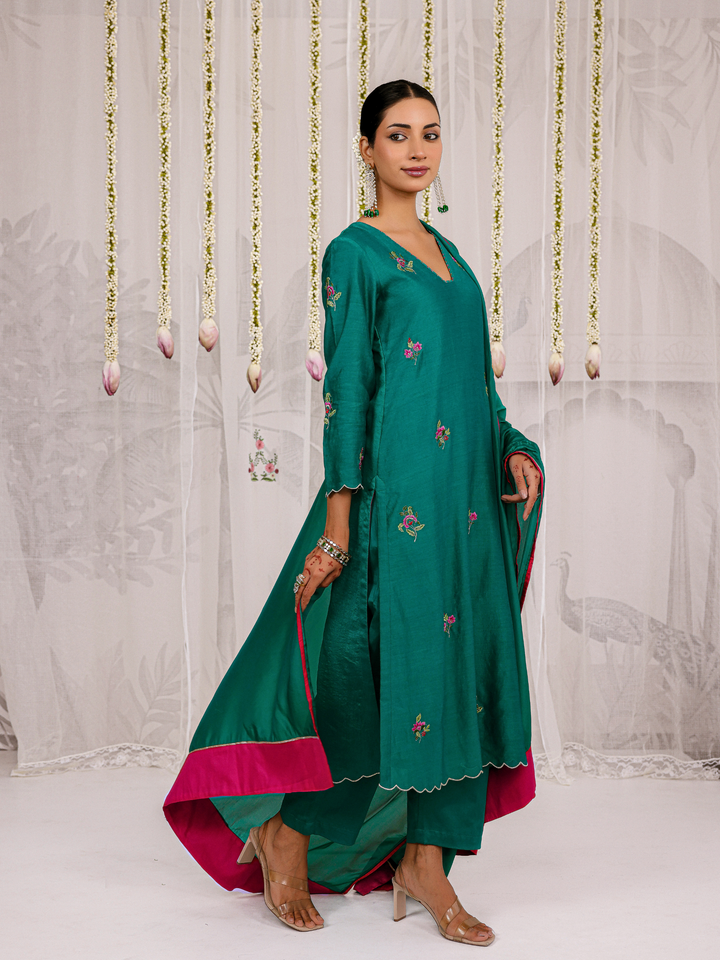 Emerald Green Straight Kurta Set With Floral Embroidery