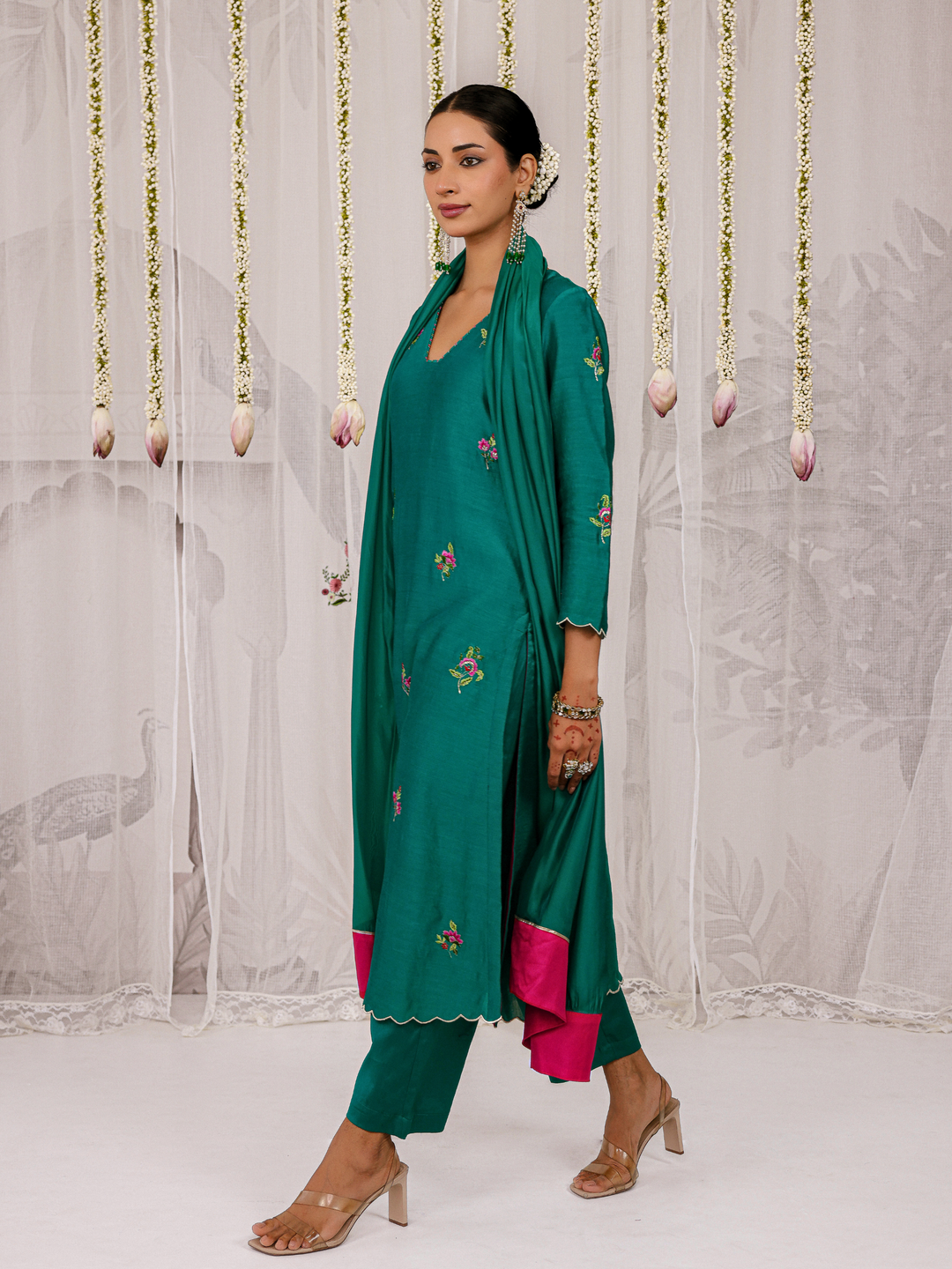 Emerald Green Straight Kurta Set With Floral Embroidery