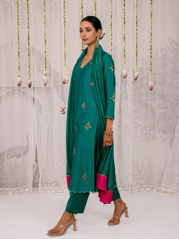 Emerald Green Straight Kurta Set With Floral Embroidery