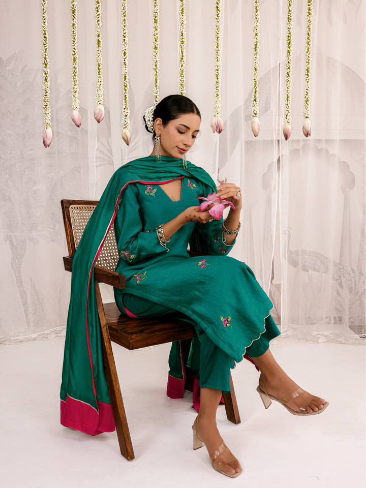 Emerald Green Straight Kurta Set With Floral Embroidery