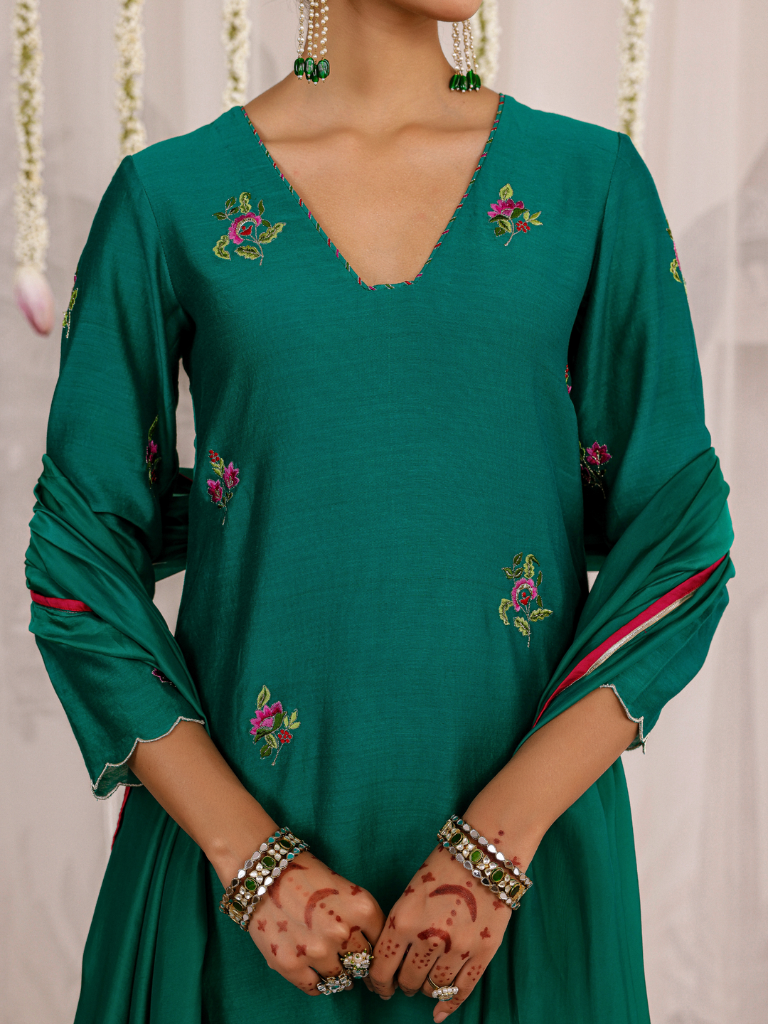Emerald Green Straight Kurta Set With Floral Embroidery