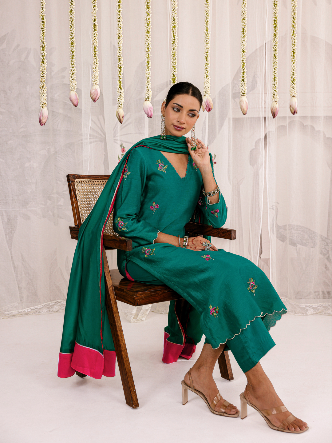 Emerald Green Straight Kurta Set With Floral Embroidery