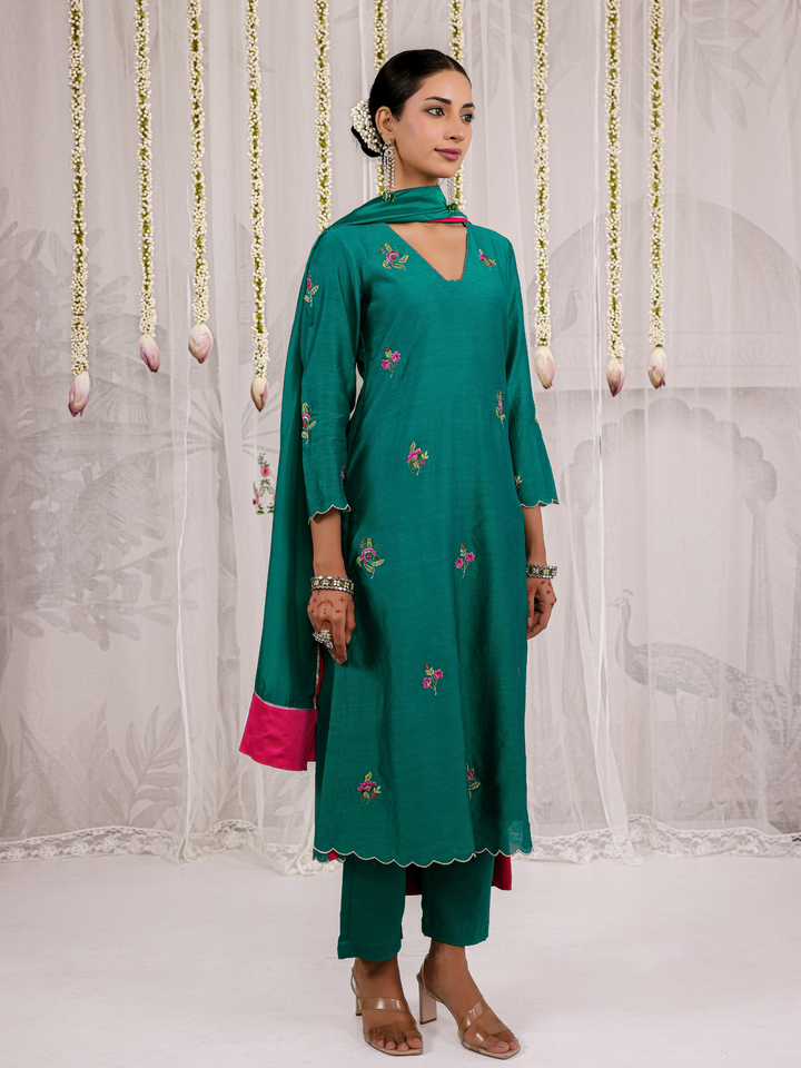 Emerald Green Straight Kurta Set With Floral Embroidery