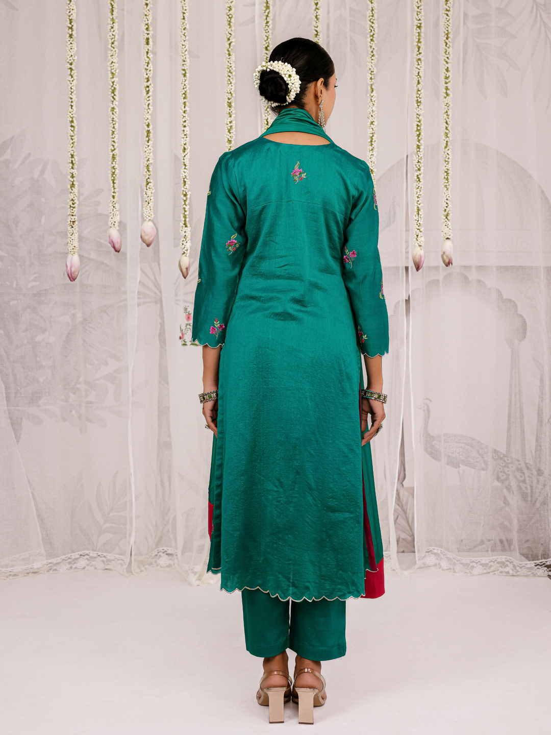 Emerald Green Straight Kurta Set With Floral Embroidery