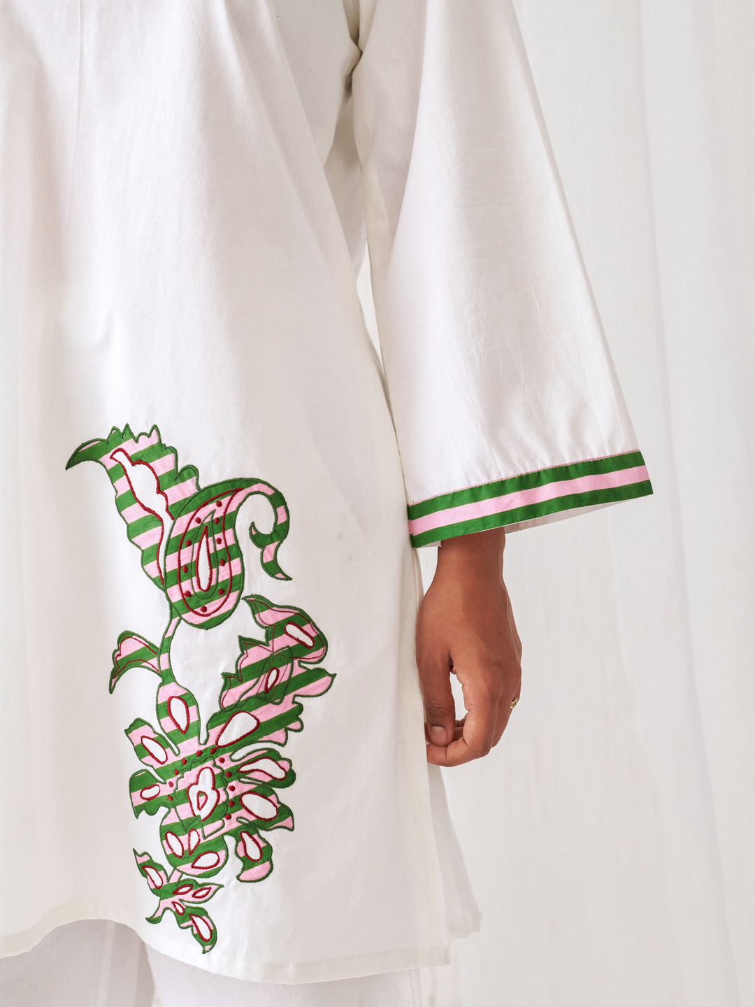White Short Kurta With Embroidery Paired With Matching Pants With Curved Hemline