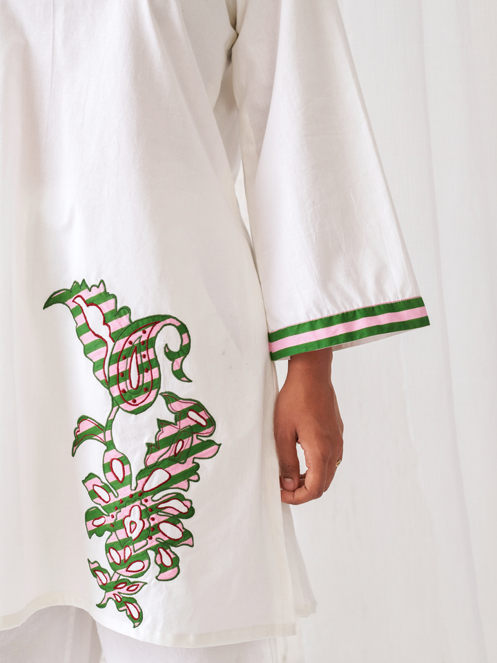 White Short Kurta With Embroidery Paired With Matching Pants With Curved Hemline